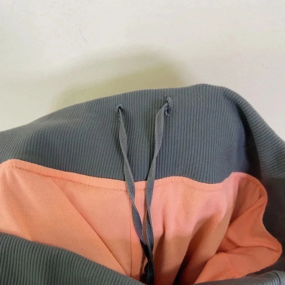 LULULEMON | LINED SOFTSHELL COVERED POCKETS ELASTIC CUFFS CAPRI PANT - Picture 13 of 13